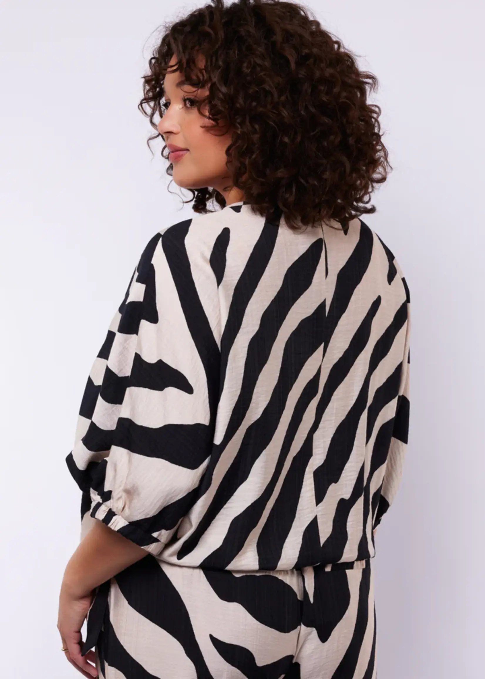 Exxcellent Aubriana Top Sand/Black