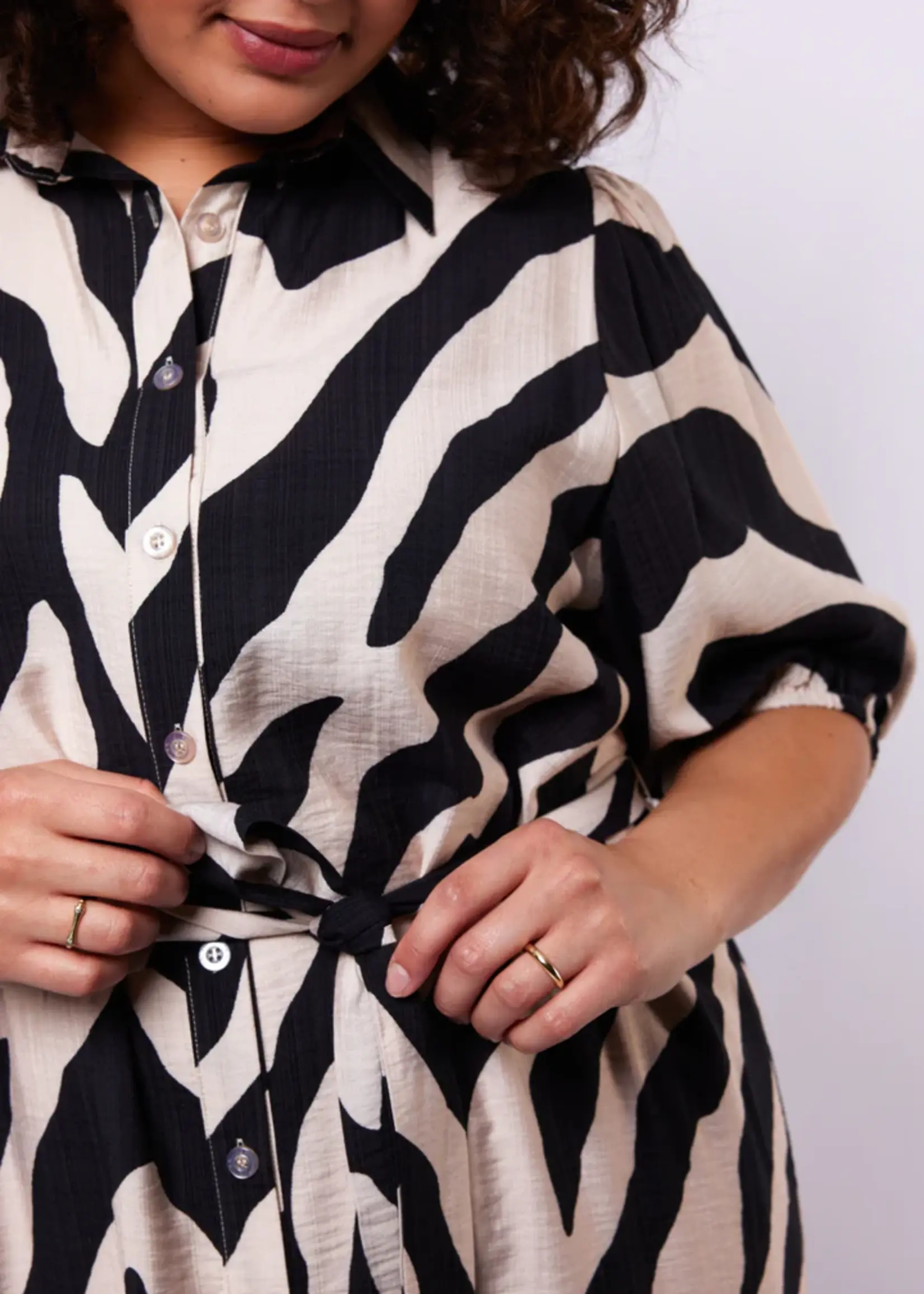 Exxcellent Anniston Dress Sand/Black