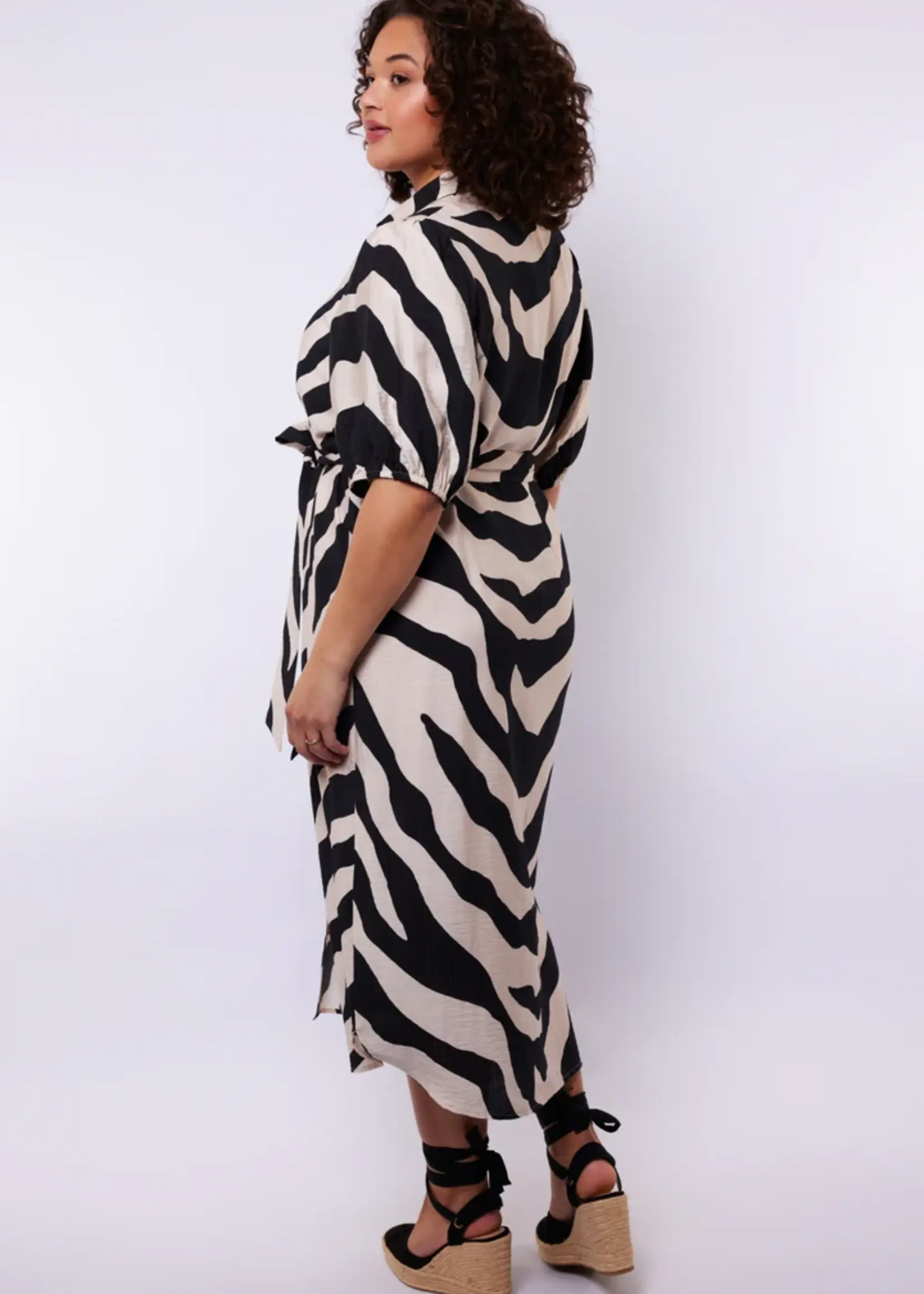 Exxcellent Anniston Dress Sand/Black