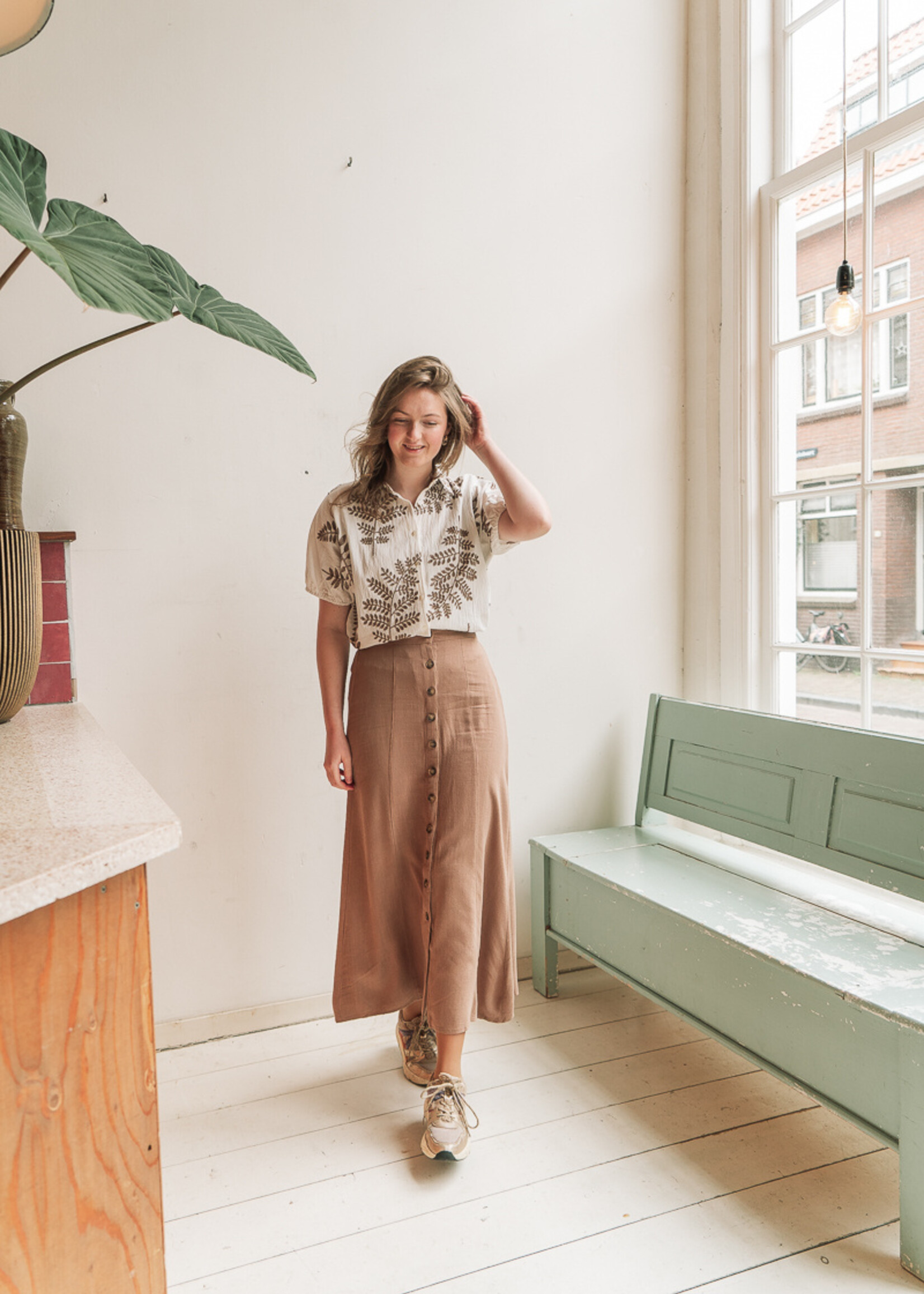 C&S The Label Sierra Skirt Latte