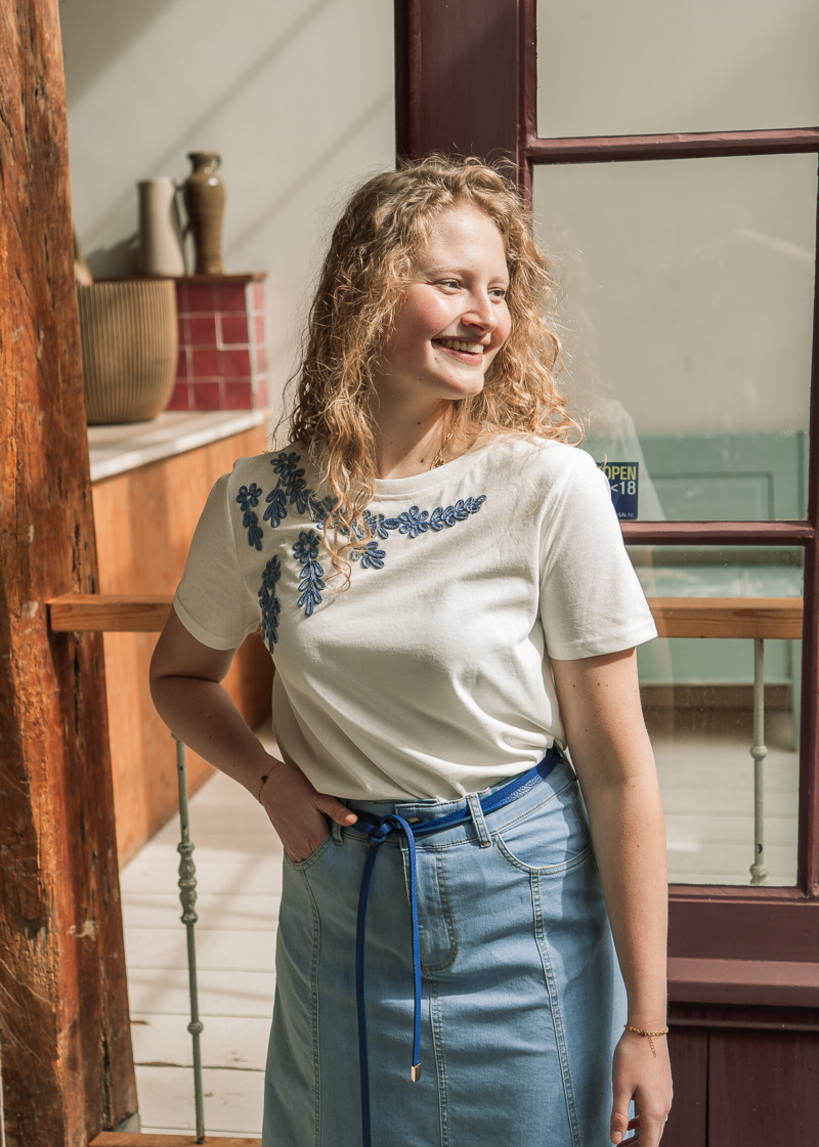C&S The Label Tika Tshirt Offwhite/Dusty Blue