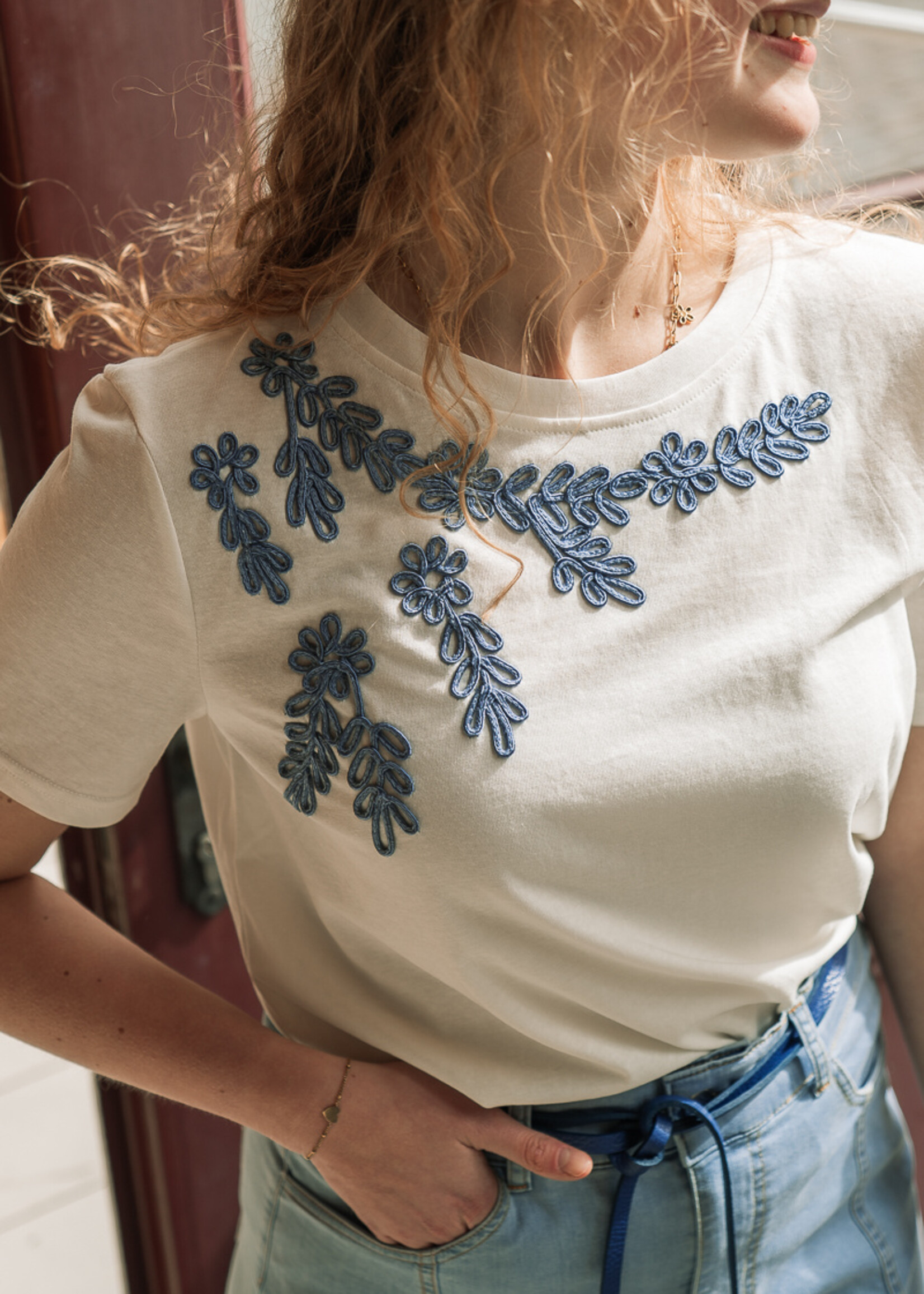 C&S The Label Tika Tshirt Offwhite/Dusty Blue