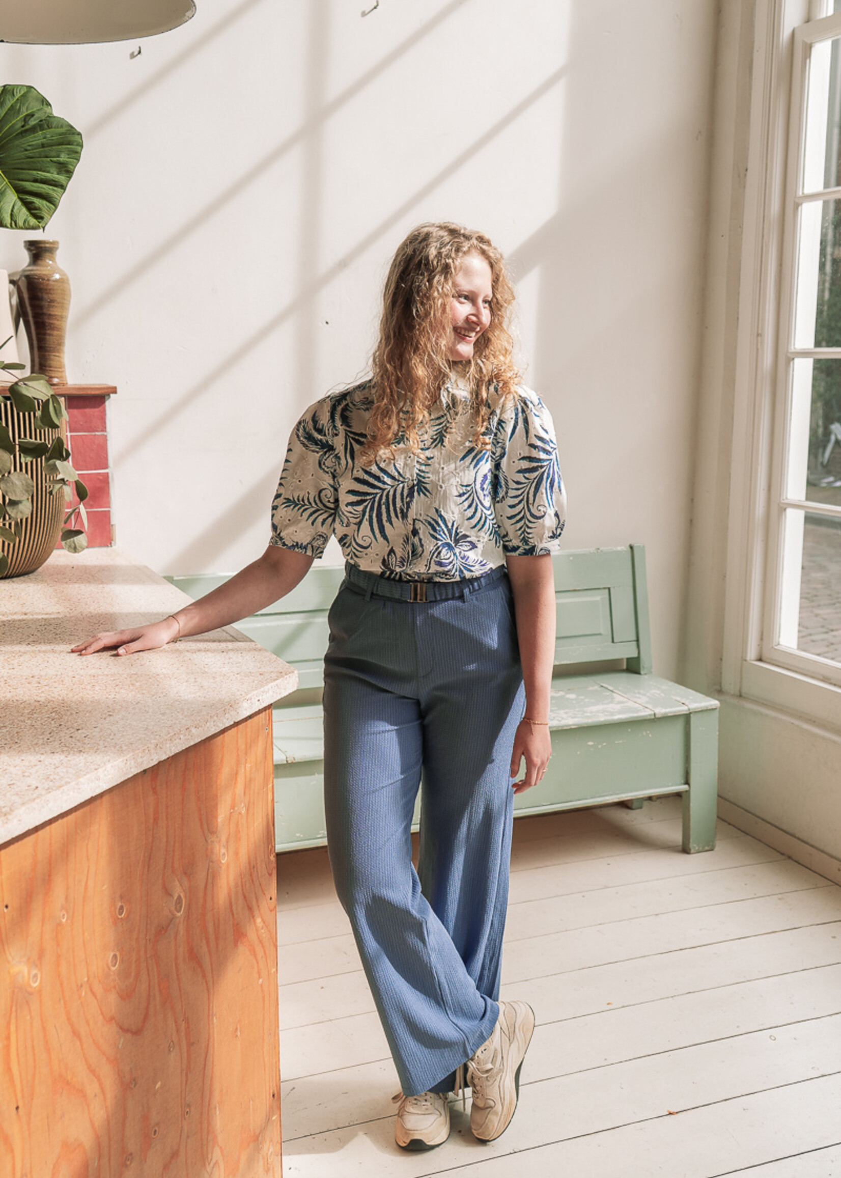 C&S The Label Lucia Blouse Offwhite/Dusty Blue