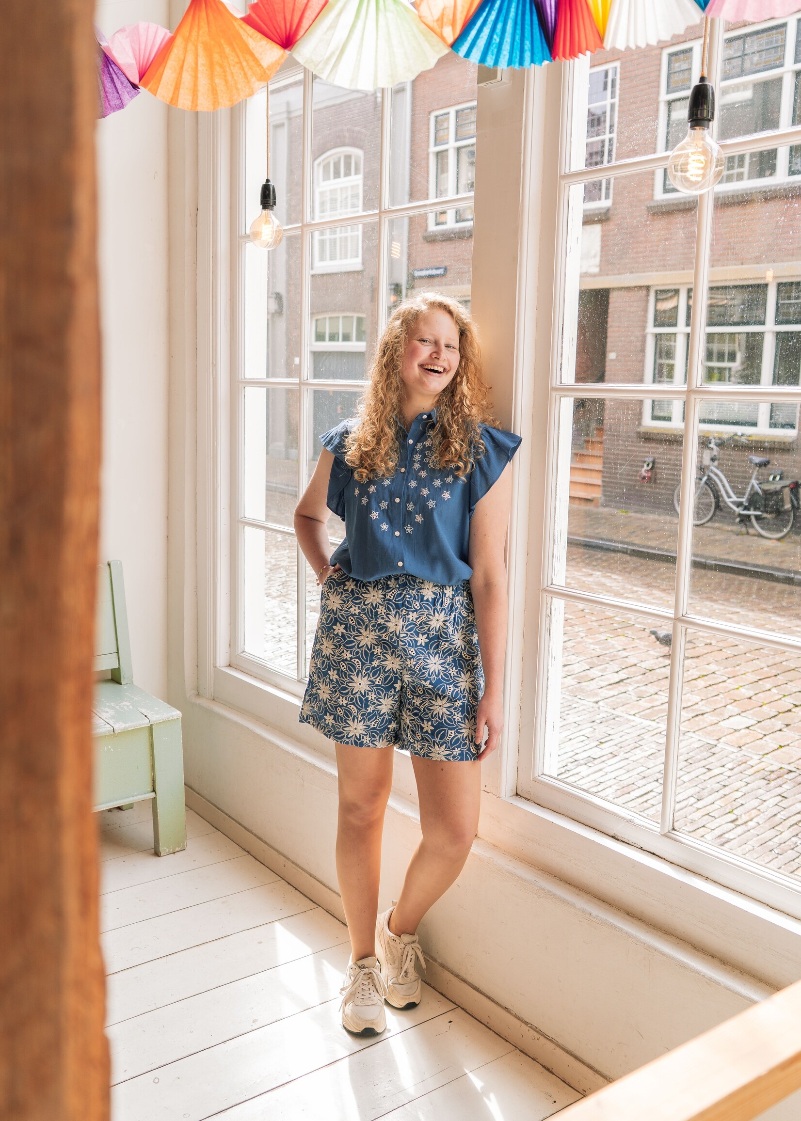 C&S The Label Patria Short Cornflower Blue/Offwhite