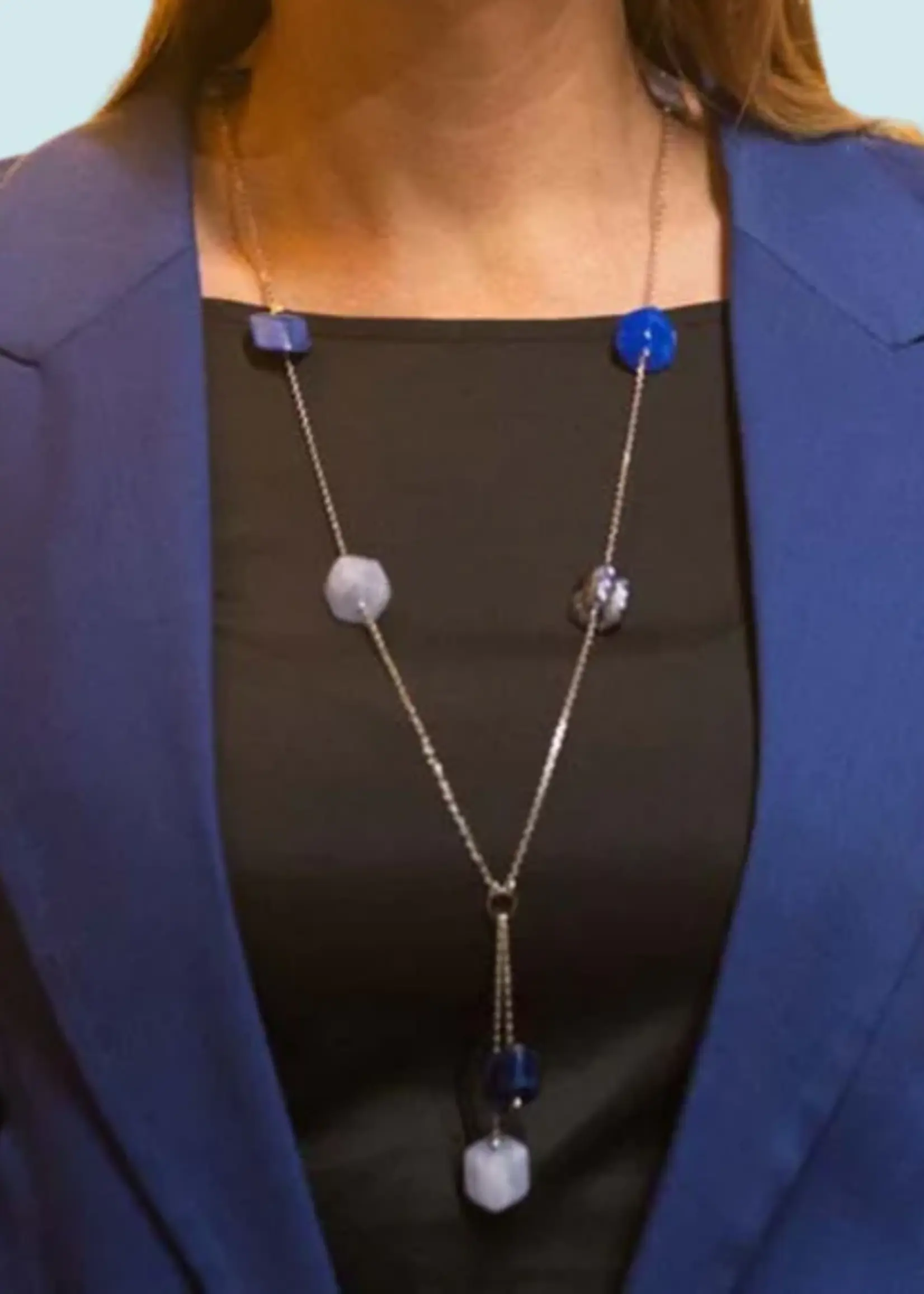 Cubes Lange ketting met 8 mini cubes in blauwtinten