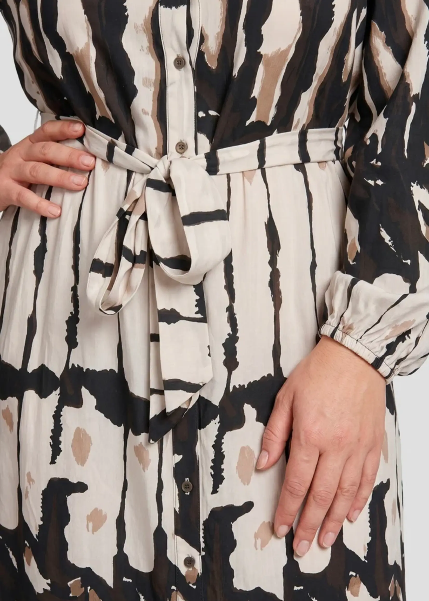 Exxcellent Enid Dress Sand/Light Camel