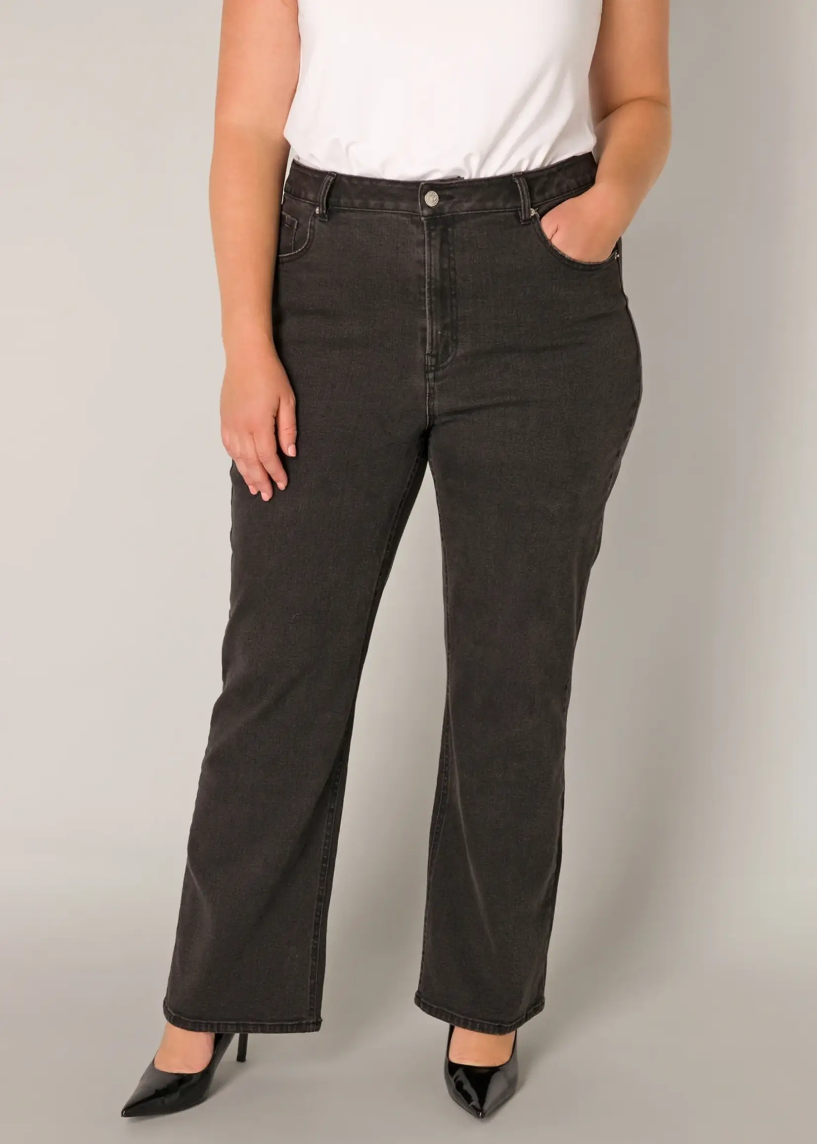 Base Level Curvy Amylia Black L 30