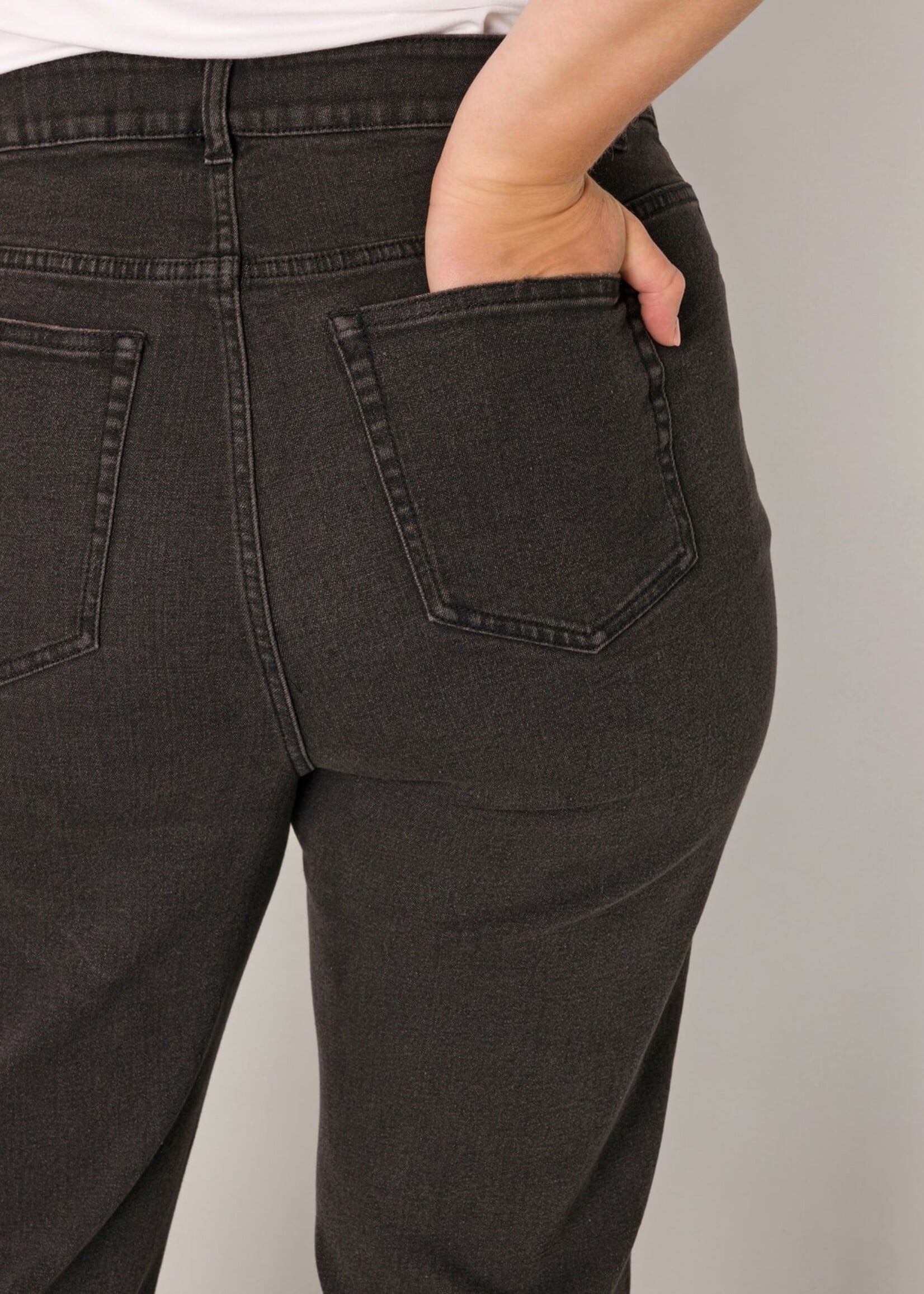 Base Level Curvy Amylia Black L 30