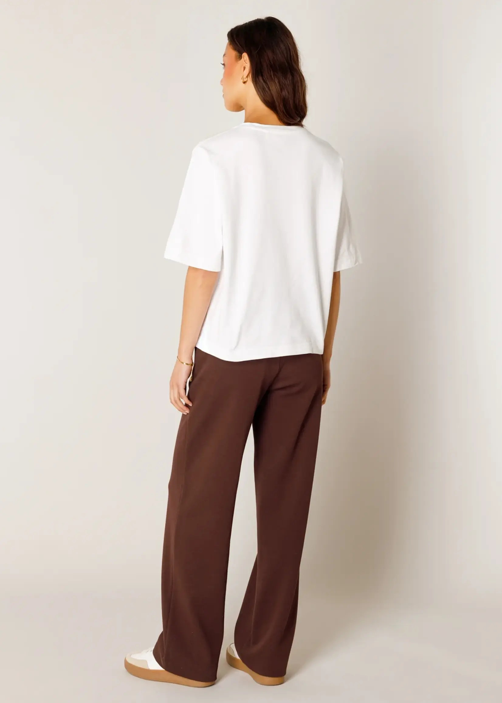 Base Level Noa white