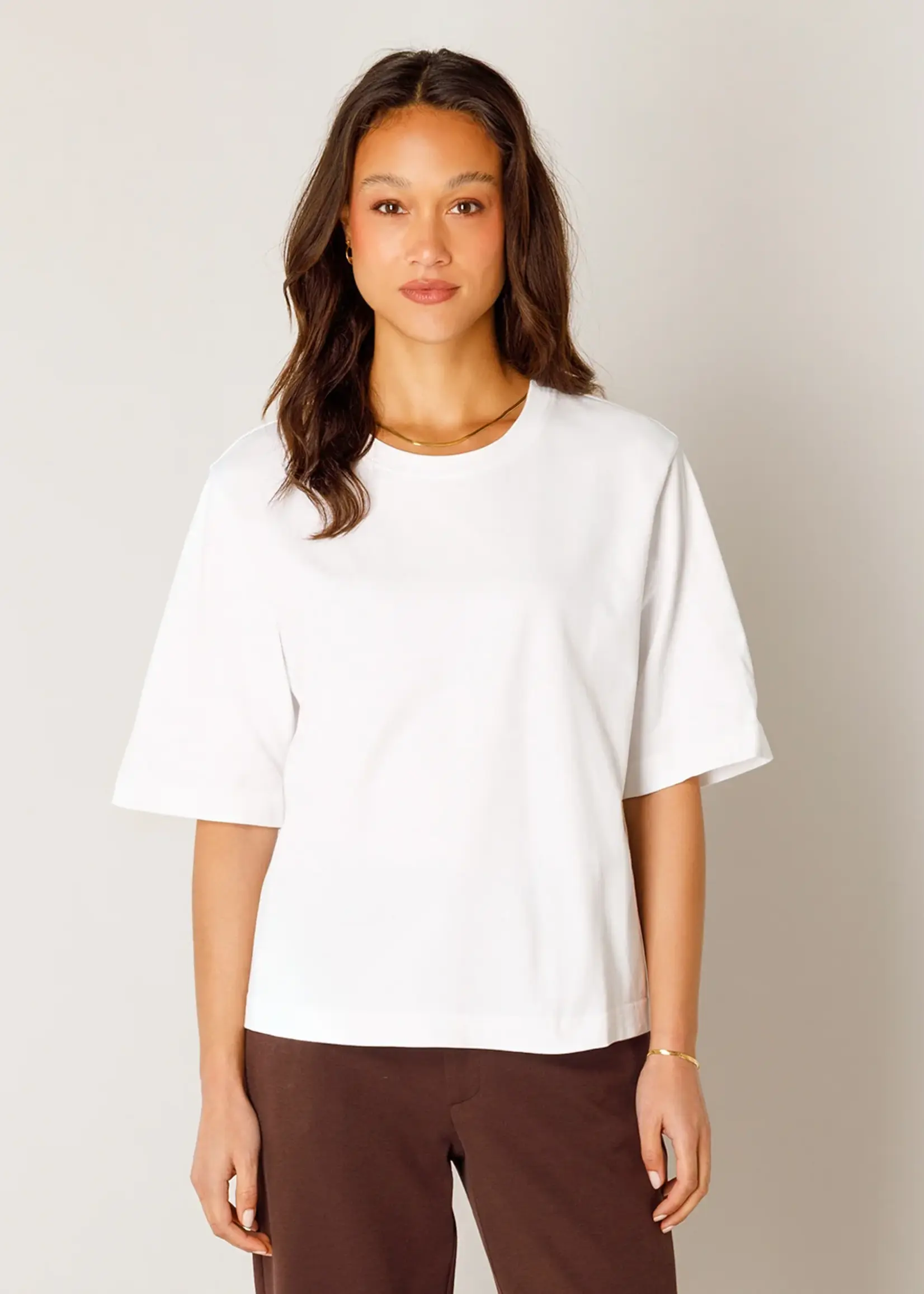 Base Level Noa white