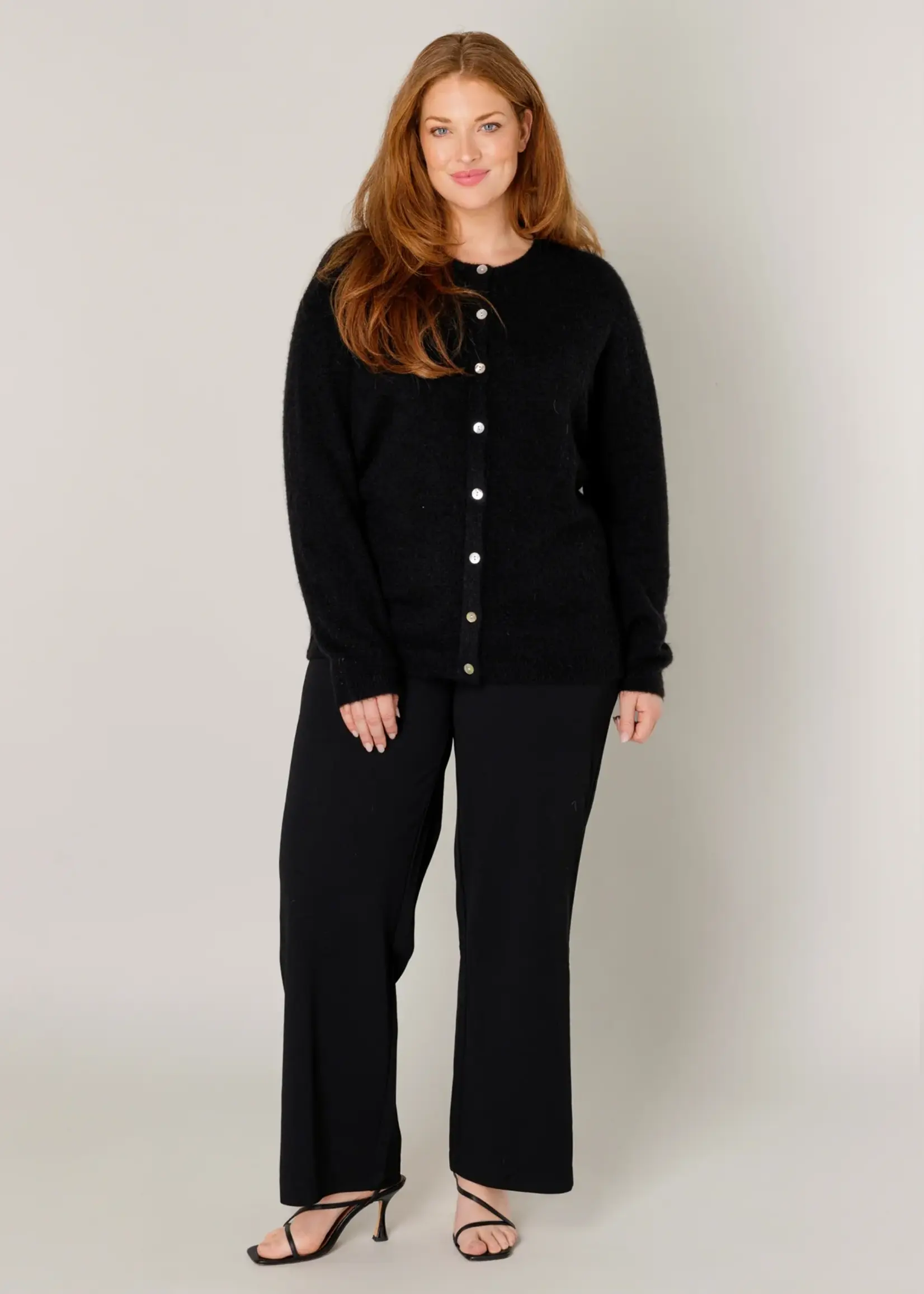 Base Level Curvy Yulia Black
