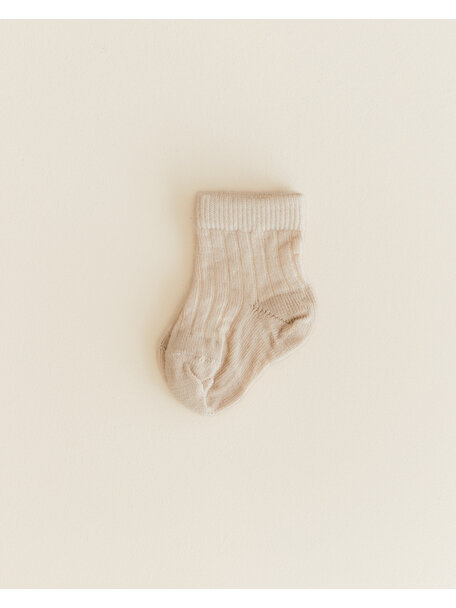 Unaduna Rippsocken aus Wolle für Babys - maca