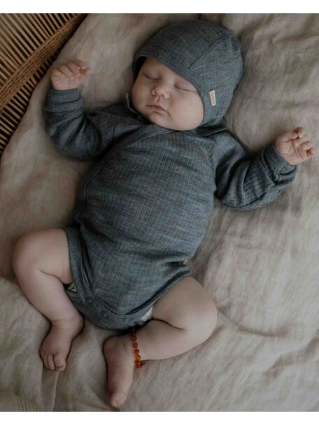 Unaduna Babyhäubchen aus Wollripp - nila