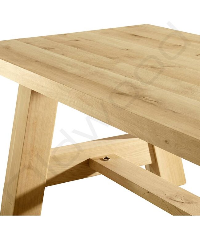 Houten eettafel Milaan met onderbalk