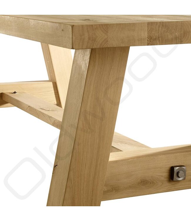 Houten eettafel Milaan met onderbalk