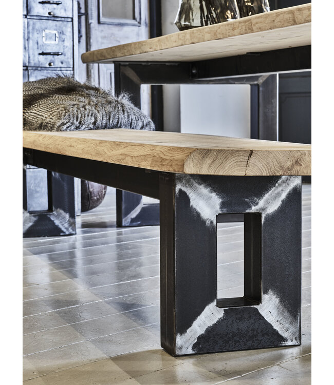 Stoere eiken boomstambank