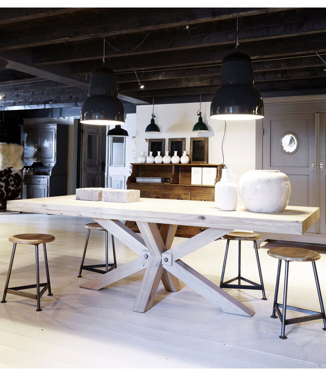 Madrid dining room table with wooden base