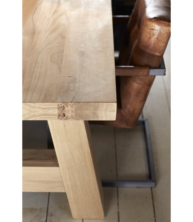 Oak dining table Milan
