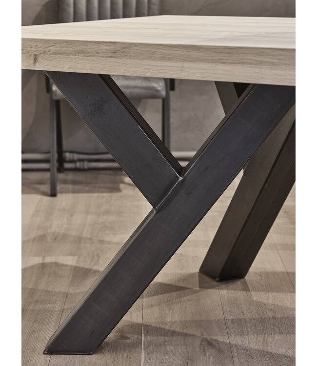Eetkamertafel Sturdy Leg