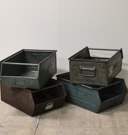 Baskets / storage bins