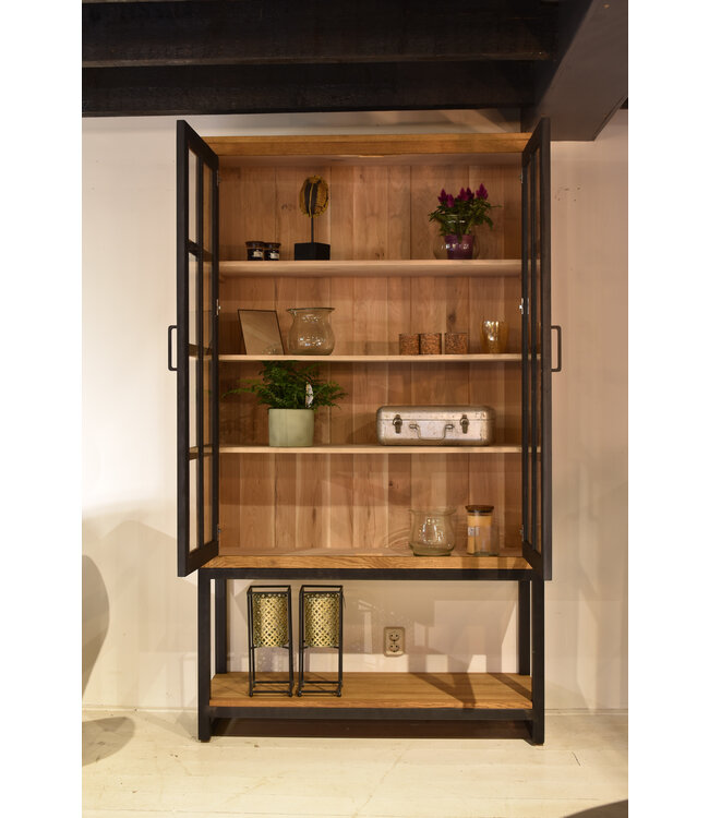 Maßgeschneiderter Eichenschrank