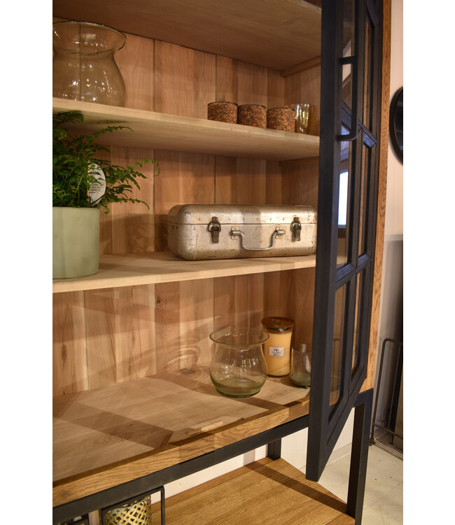 Maßgeschneiderter Eichenschrank