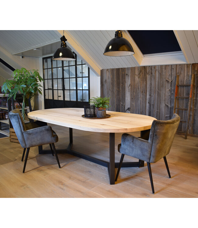 Ovaler Esstisch aus Eiche Arosa