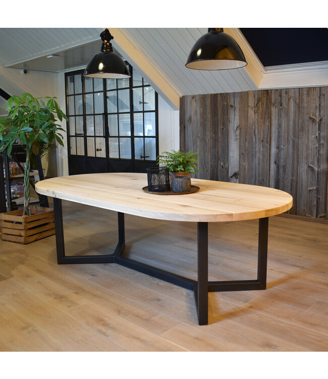 Eiken ovale eettafel Arosa