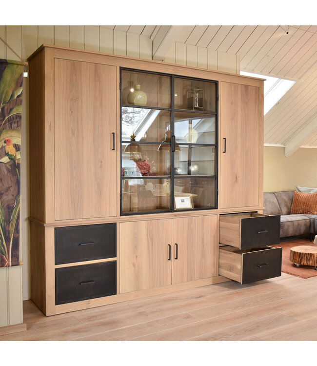 Oak cabinet Almere