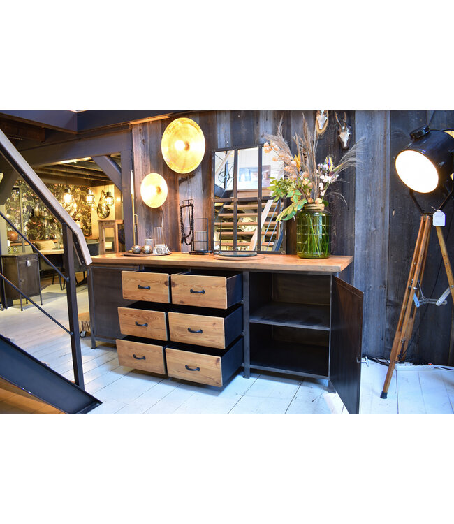 Maßgeschneiderter Wandschrank