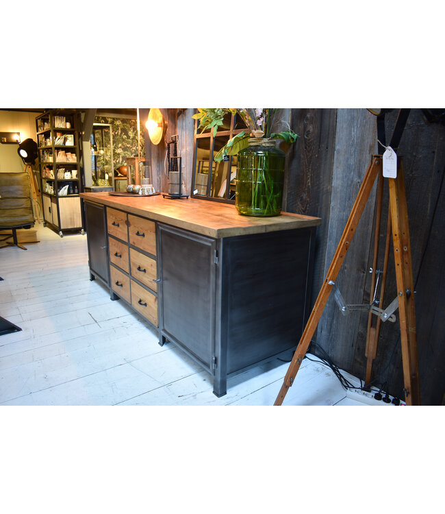 Maßgeschneiderter Wandschrank