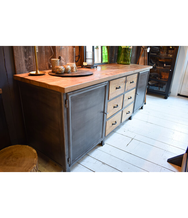 Maßgeschneiderter Wandschrank