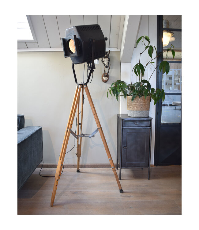 Theater tripod lamp with wooden legs