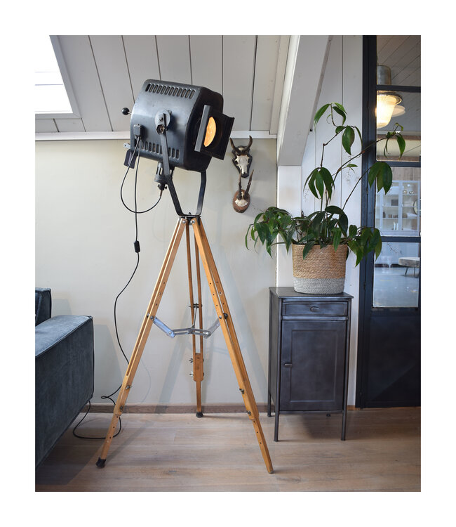 Theaterstativlampe mit Holzbeinen