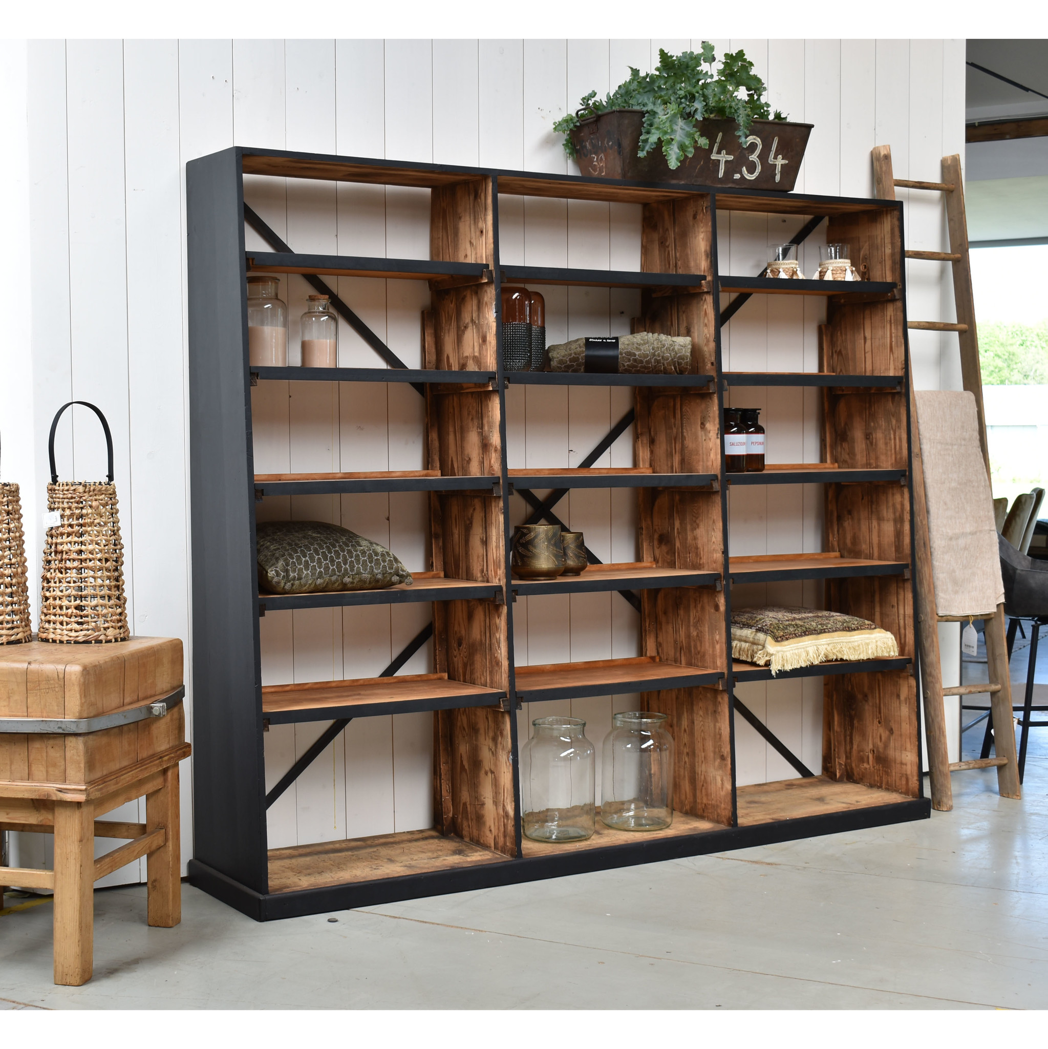 Vintage wooden shelving unit Black shelving unit Oldwood Oldwood