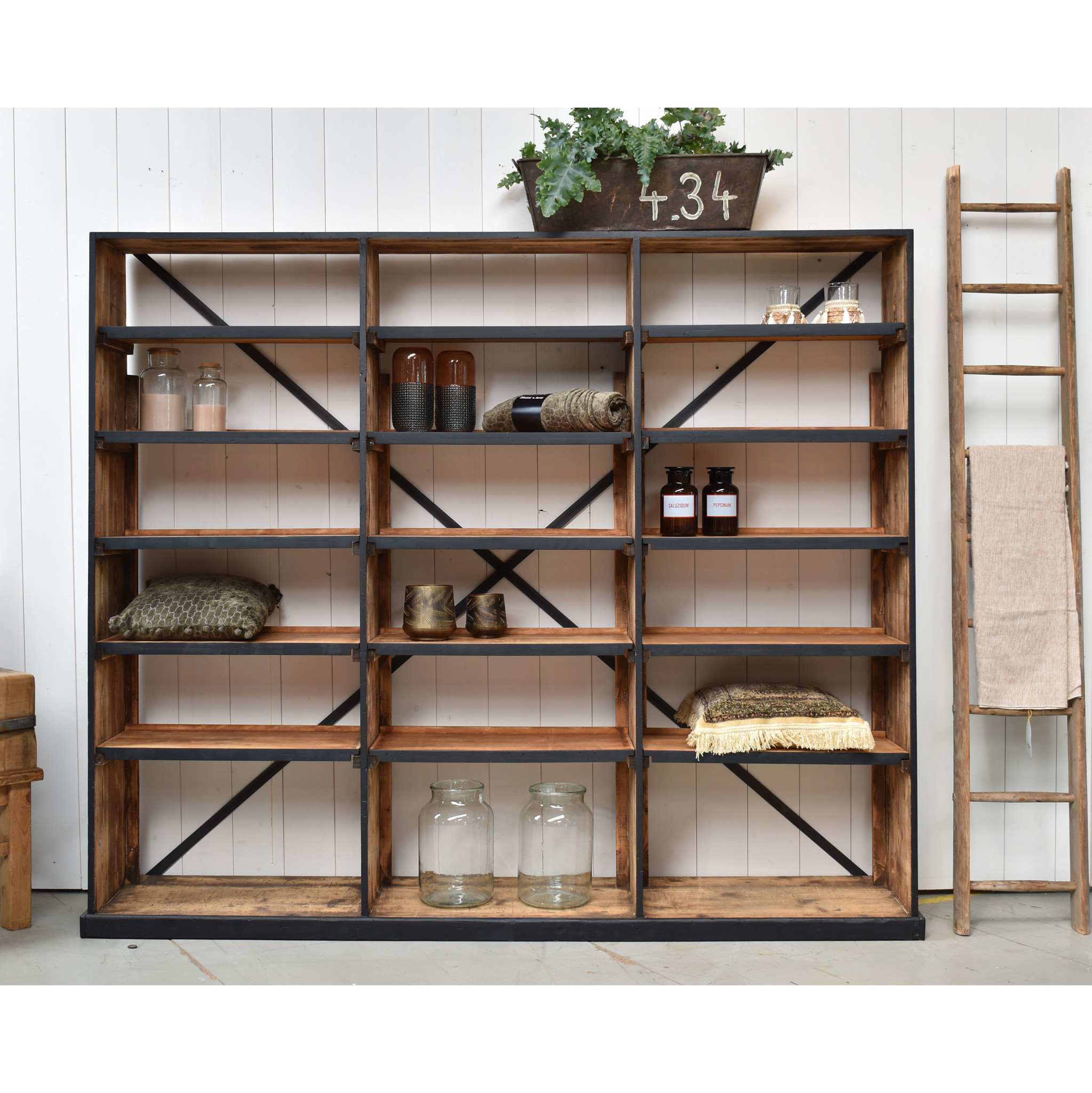 Vintage wooden shelving unit Black shelving unit Oldwood Oldwood