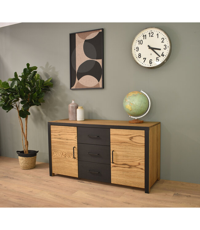 Oak sideboard with 2 doors and 3 drawers