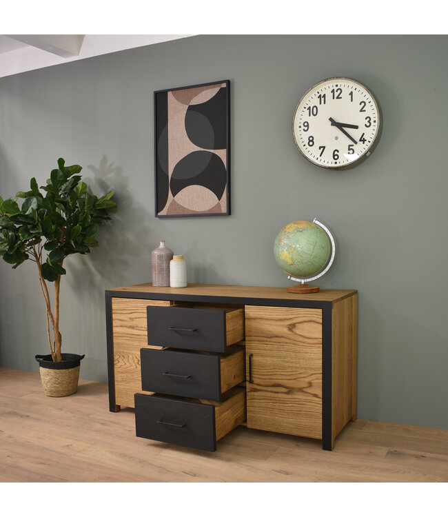Oak sideboard with 2 doors and 3 drawers