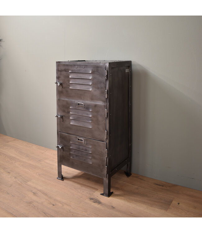 Industrial locker cabinet