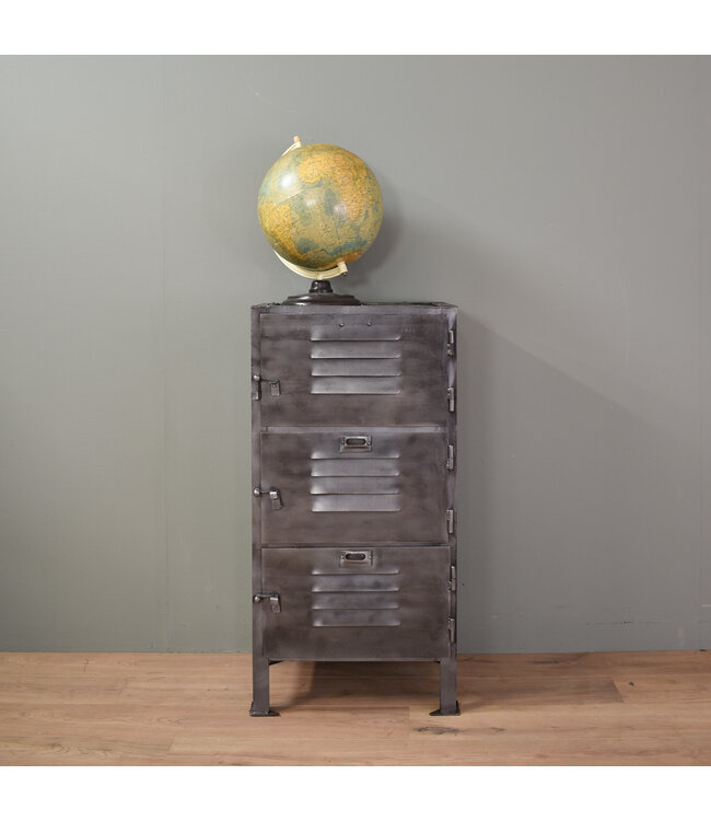 Industrial locker cabinet