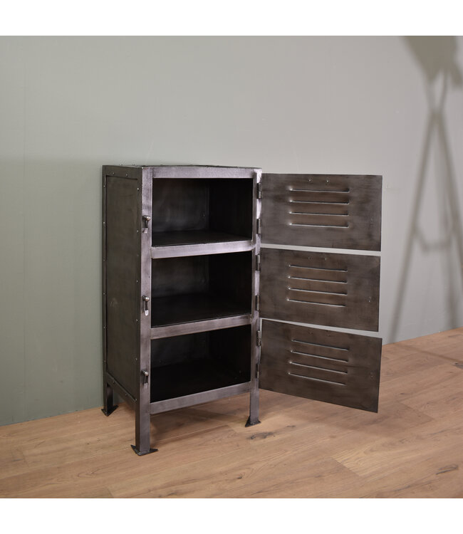 Industrial locker cabinet
