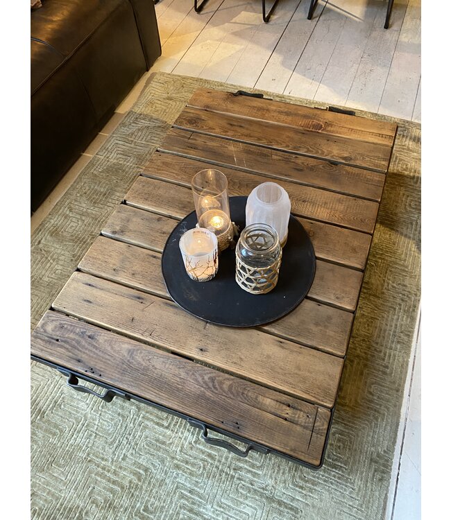 Old pallet truck - coffee table