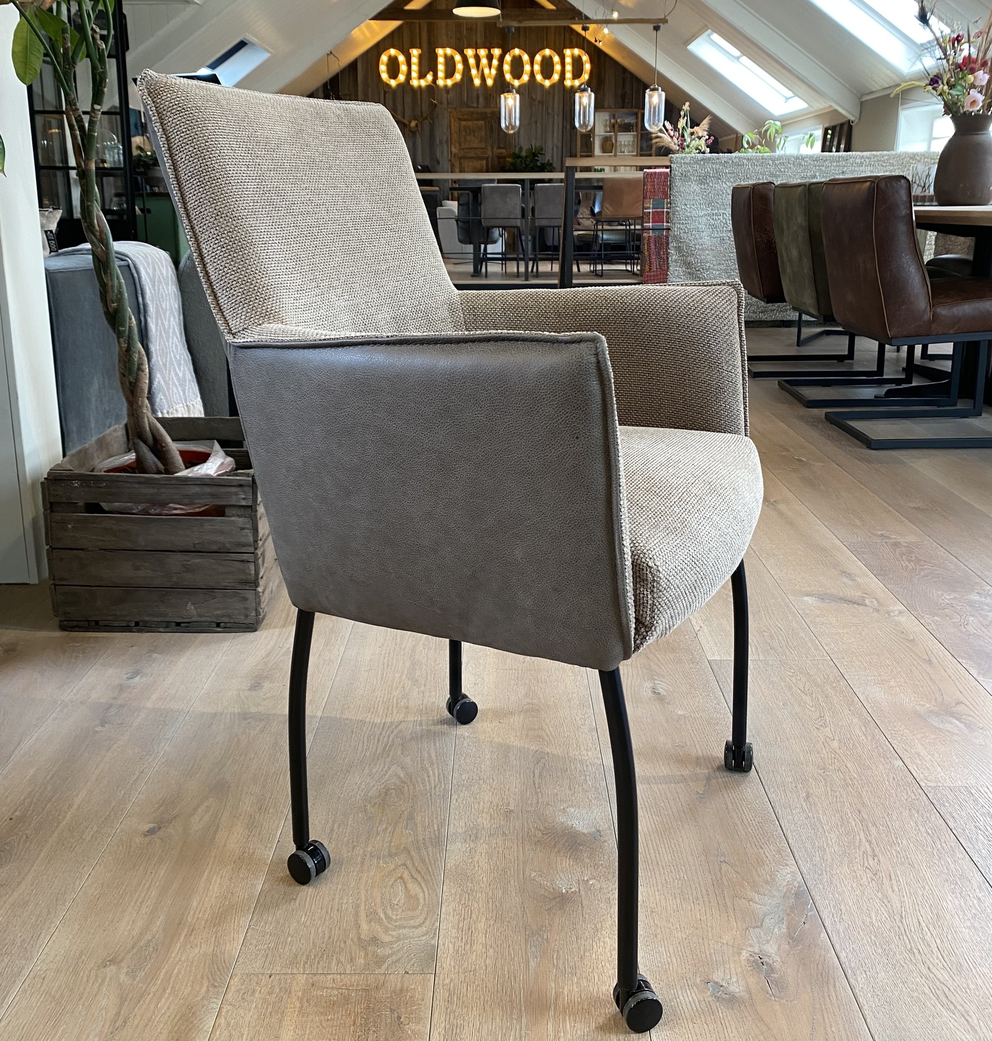 Dining chair Joy swivel dining chair with recycled leather Oldwood