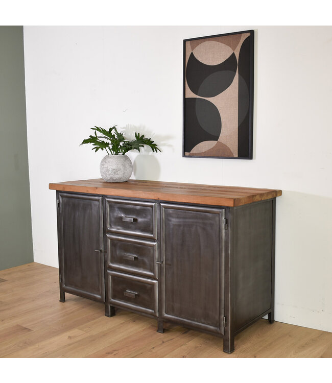 Maßgeschneidertes Sideboard