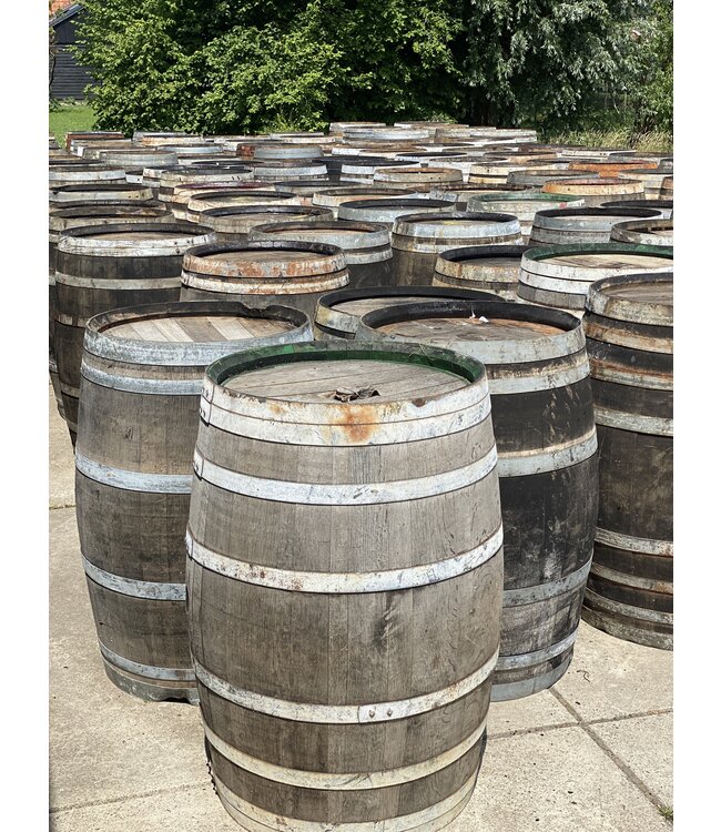 Rain barrel whiskey / wine barrel