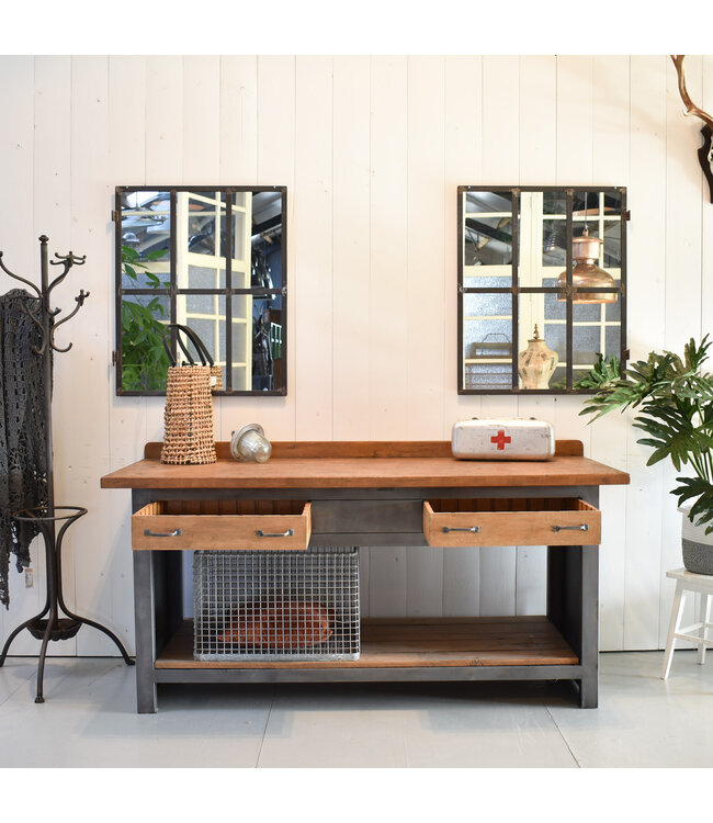 Industrielles Sideboard mit Holzschubladen
