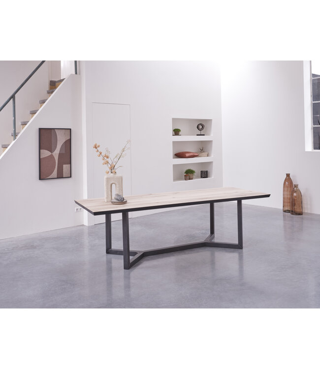 Arosa oak dining table