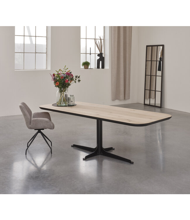 Oak dining table Oslo