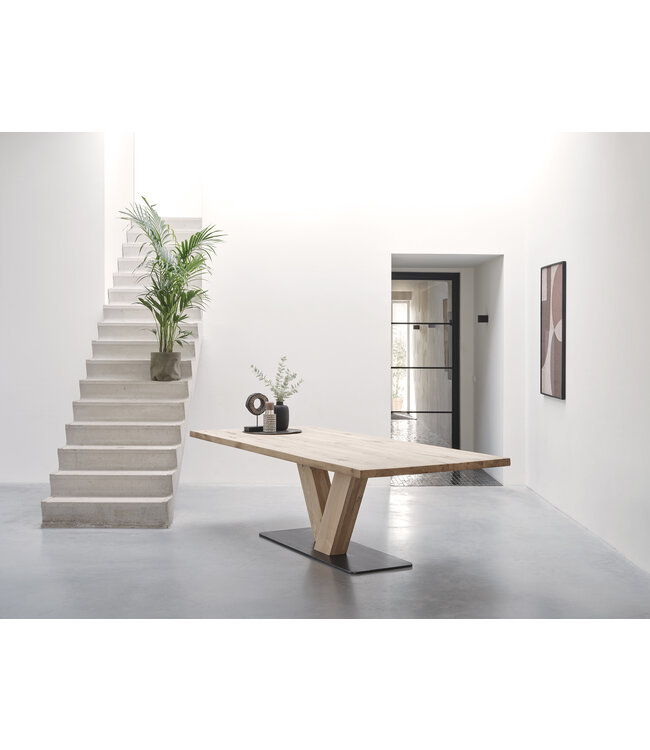 Rome dining room table with wooden base