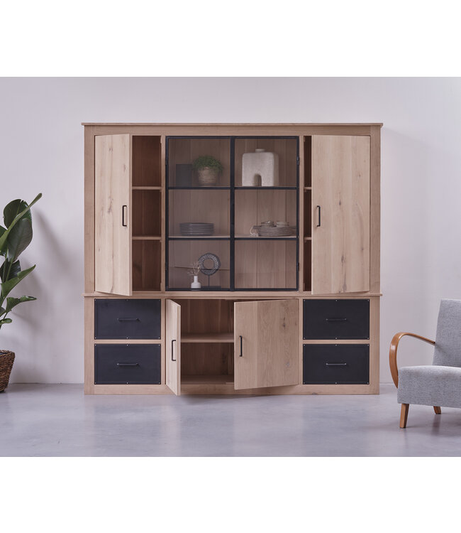 Maßgeschneiderter Holzschrank